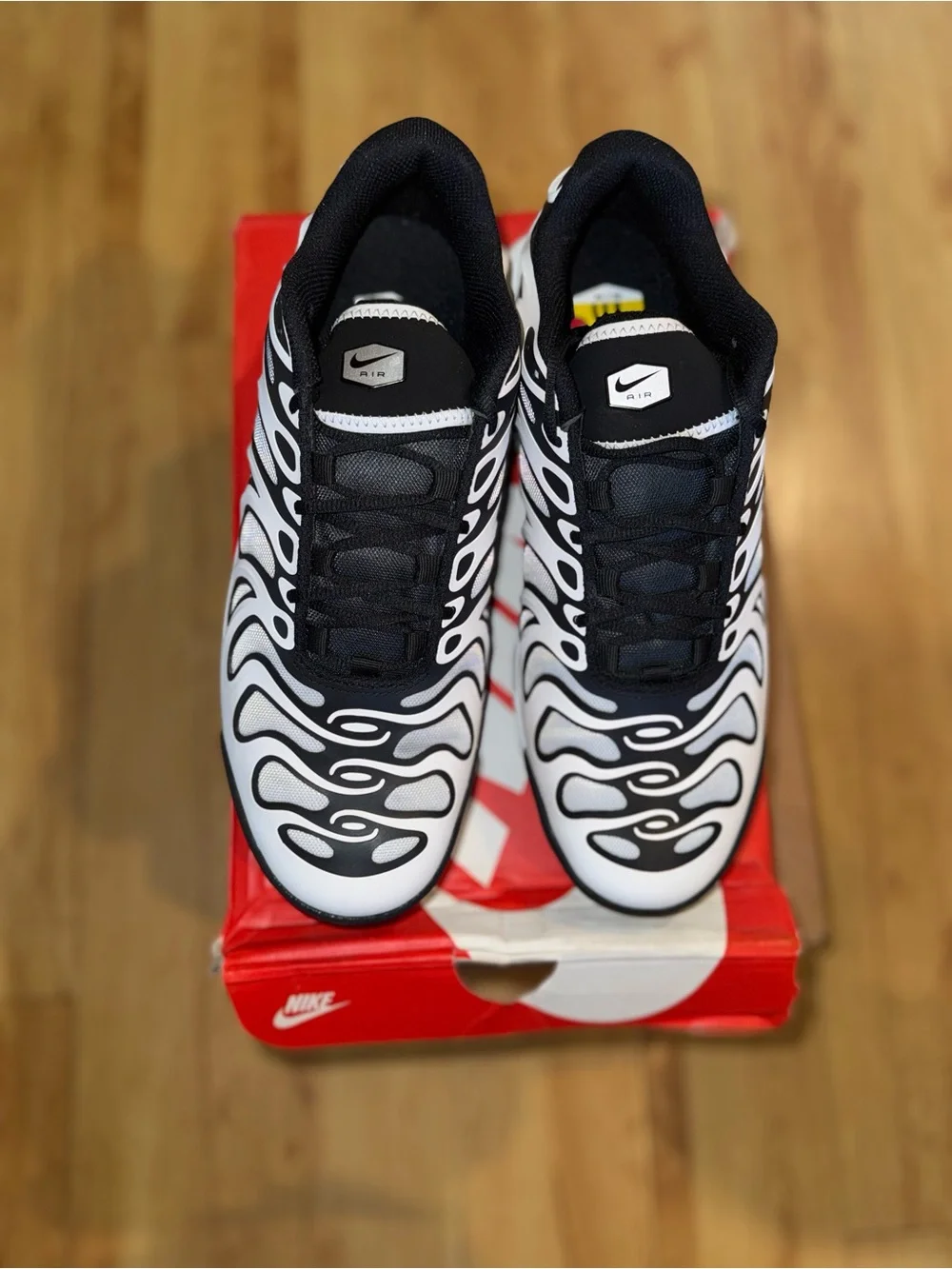 Nike Black & White Flame-Pattern Athletic Sneakers - Picture 5 of 10